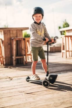 Scoot And Ride Green Lines Highwaykick 2 Step SR-96525 17 Scoot And Ride Green Lines Highwaykick 2 Step SR-96525 -Baby Verkoop Scoot and Ride Green Lines Highwaykick 2 Step SR 96525 .sfeer 1