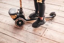 Scoot And Ride Leopard Highwaykick 2 Step SR-96524 15 Scoot And Ride Leopard Highwaykick 2 Step SR-96524 -Baby Verkoop Scoot and Ride Leopard Highwaykick 2 Step SR 96524 .sfeer 3