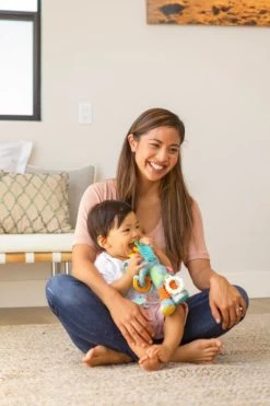 Infantino Go Gaga Playtime Pal Olifant Buggyspeeltje BK-216553 9 Infantino Go Gaga Playtime Pal Olifant Buggyspeeltje BK-216553 -Baby Verkoop infantino go gaga playtime pal olifant buggyspeeltje 4