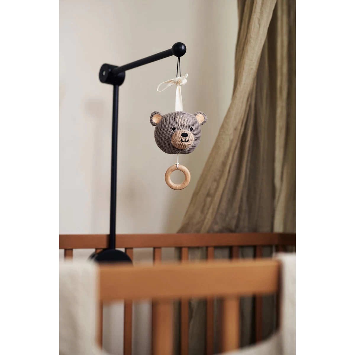 Jollein Zwart Houten Arm Voor Mobiel 116-001-64576 6 Jollein Zwart Houten Arm Voor Mobiel 116-001-64576 - Afbeelding 6