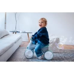 Momi Tobis Pink Ride-On Bubbles Loopfiets ROBI00042 -Baby Verkoop momi tobis loopfiets sfeer2