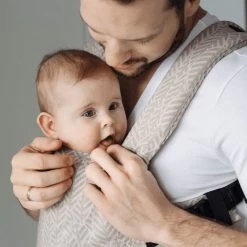 Zaffiro City Geo Burgund Ergonomische Draagzak 8258 -Baby Verkoop zaffiro city beige leaves ergonomische draagzak 3 1